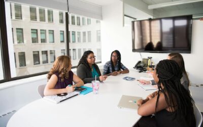 Cómo comunicar la reestructuración a los empleados: Consejos para una comunicación efectiva durante el proceso